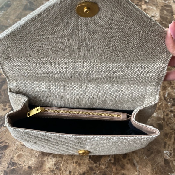 Canvas
Width 9.2in/23.5cm
Length 6.2in/16cm
Depth 2.3in/6cm
Detachable strap - Picture 4 of 8